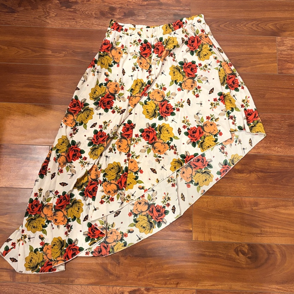 Ktoo Asymmetrical Floral Skirt in Cream with Floral Design, Size Small - Picture 6 of 9